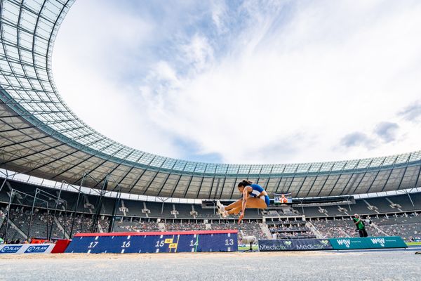 Jessie Maduka (TV Wattenscheid 01) im Dreisprung waehrend der deutschen Leichtathletik-Meisterschaften im Olympiastadion am 25.06.2022 in Berlin